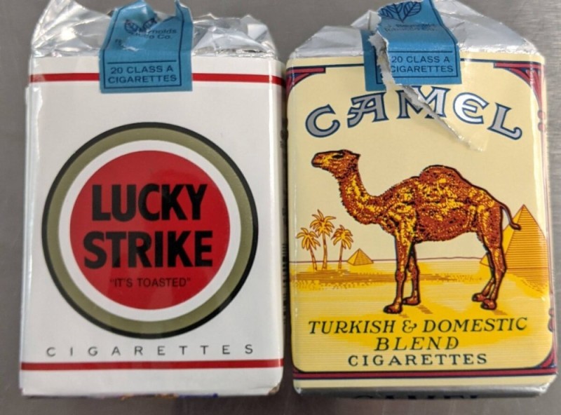 Создать мем: lucky strike cigarettes, сигарет, кэмел