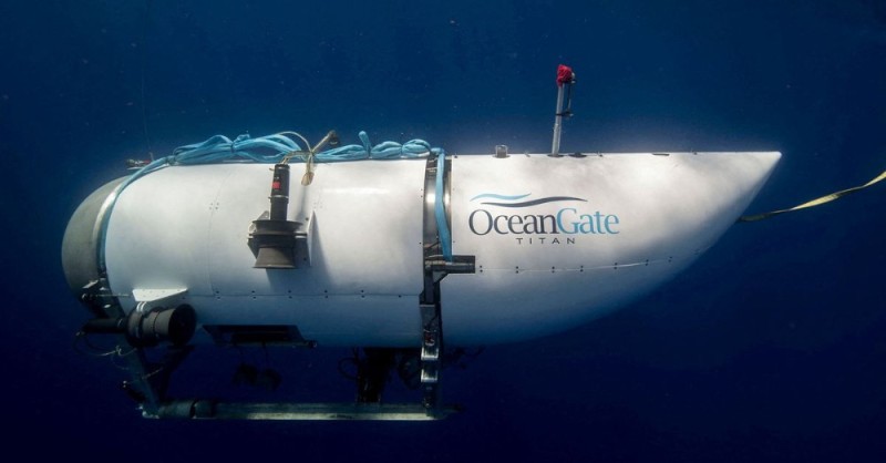 Create meme: oceangate titanic expedition, underwater bathyscaphe submarine, combat bathyscaphe