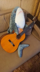 Создать мем: японская гитара, гитара yamaha, акула из икеи с гитарой