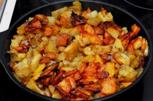 Создать мем: вкусная картошка, жареную картошку, жареная картошка с луком
