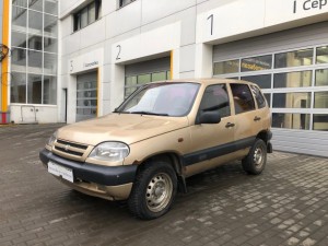 Создать мем: Chevrolet Niva I, золотая шевроле нива, нива шевроле золотистая