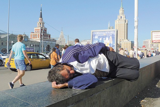 Create meme: Kazansky railway station Moscow bums, homeless in Moscow, a homeless man from the train station