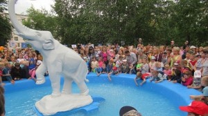 Создать мем: children's park play pool, фонтан слоненок в каменске-уральском, фонтан слоник каменск-уральский