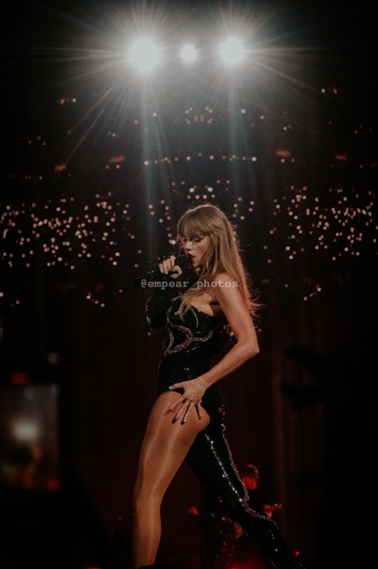 Создать мем: taylor swift reputation tour, taylor swift sexy, taylor swift reputation