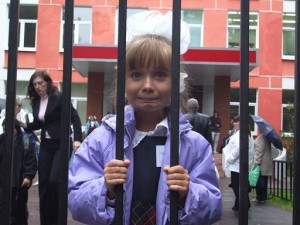 Создать мем: школьная линейка, смешные школьники, 1 сентября в россии