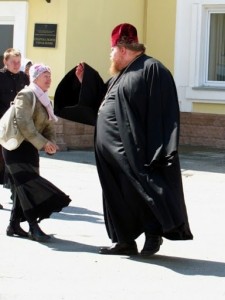 Создать мем: все грешники будут съедены, жирные батюшки, священник