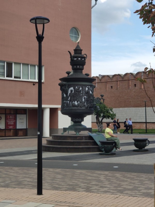 Create meme: monument to the samovar in Tula, monument to the samovar, Tula samovar monument in Tula