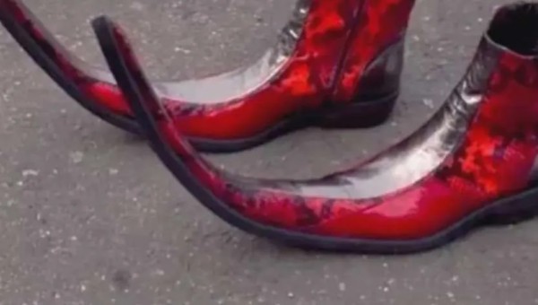 Create meme: strange shoes, the strangest shoes, fashion shoes