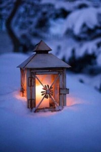 Создать мем: снег фонарь, зима красивые фонарики, фонарь винтер