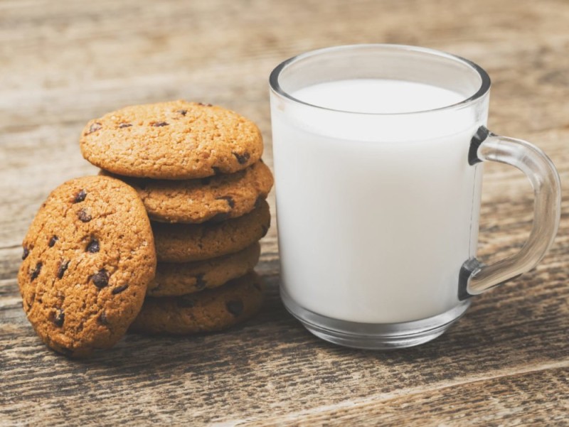 Create meme: milk with cookies, oatmeal cookies with milk, a glass of milk with cookies