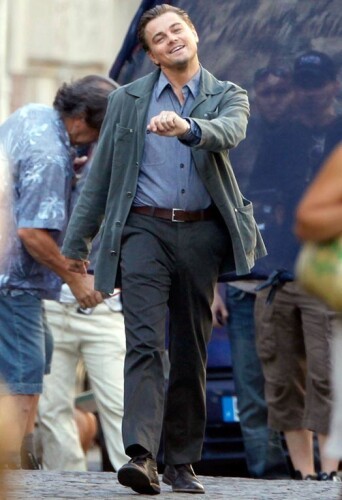 Create meme: Leonardo DiCaprio walk, Leonardo dicaprio idt, dicaprio goes meme