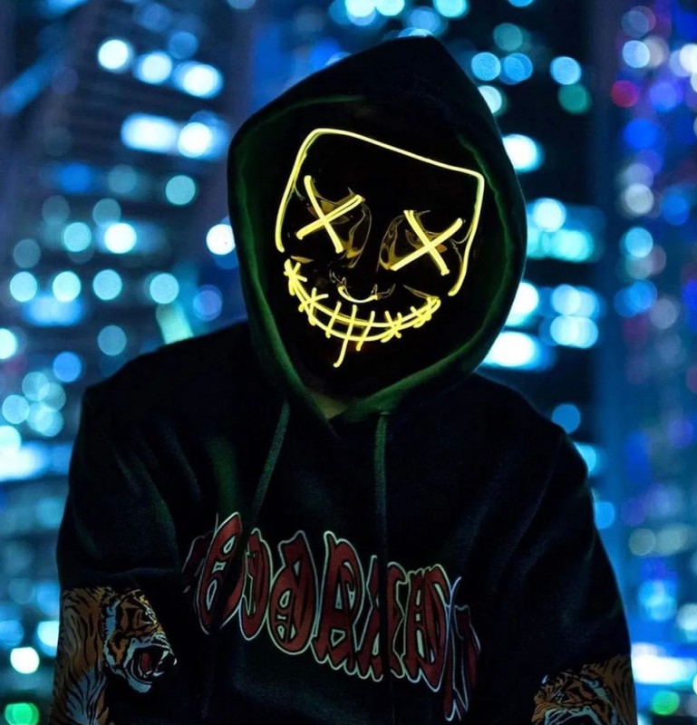 Создать мем: хакер неоновая маска, неоновая маска судная ночь, хакер в маске