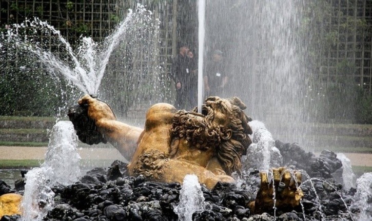 Create meme: Peterhof samson fountain, Peterhof fountain, samson fountain