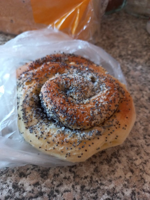 Create meme: bread with poppy seeds, bagel with poppy seeds, buns 