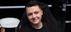 Создать мем: реакции стримеров, puppey монитор, человек