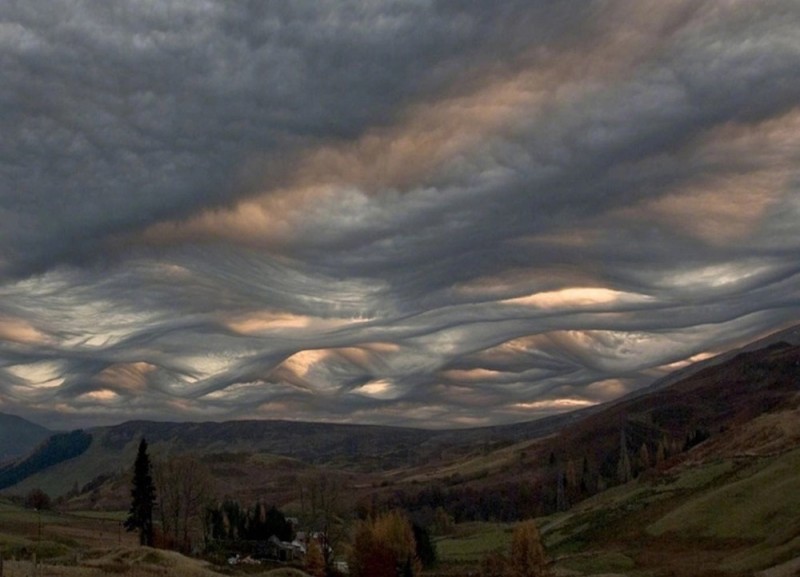 Create meme: undulatus asperatus, layered cumulus clouds, asperatus clouds