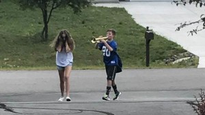 Создать мем: trumpet kid mem, мальчик с трубой преследует девочку мем, мальчик с трубой мем