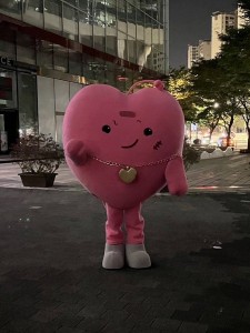 Создать мем: cooky bt 21, красное сердце, line friends