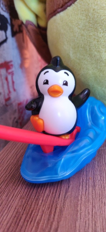 Create meme: kinder Penguins Maxi 2018, kinder maxi penguins, penguins from Kinder