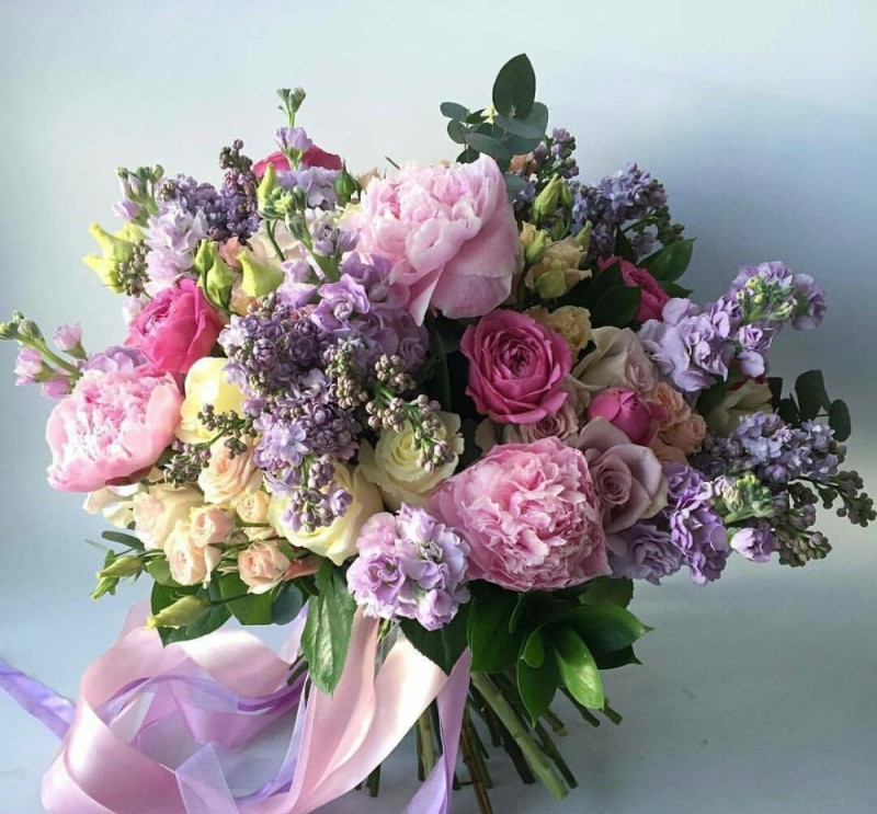 Create meme: a beautiful bouquet of flowers , stylish bouquets, exquisite bouquet