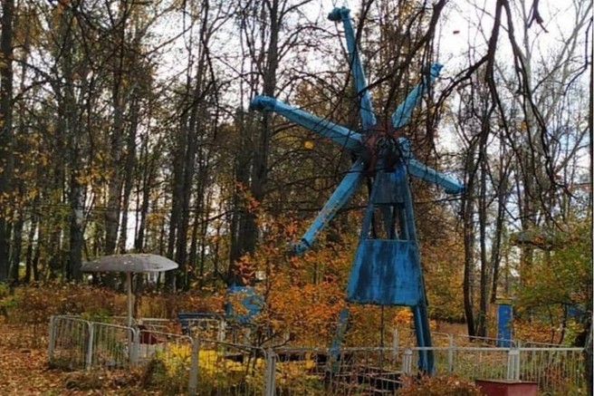 Создать мем: парк дальняя круча павлово, парк аттракционов карусель заброшенный ], парк аттракцион