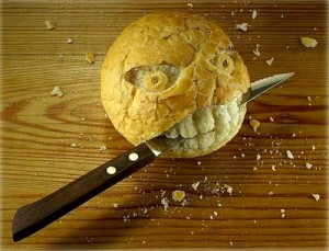 Создать мем: хлеб убийца, злой хлеб, хлебушек