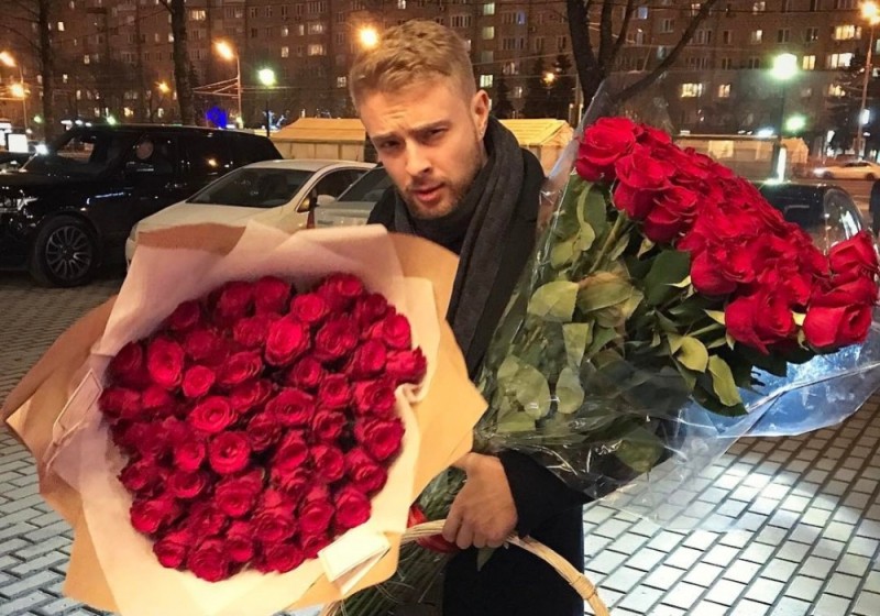 Create meme: egor creed with flowers, egor creed, egor creed with a bouquet of roses