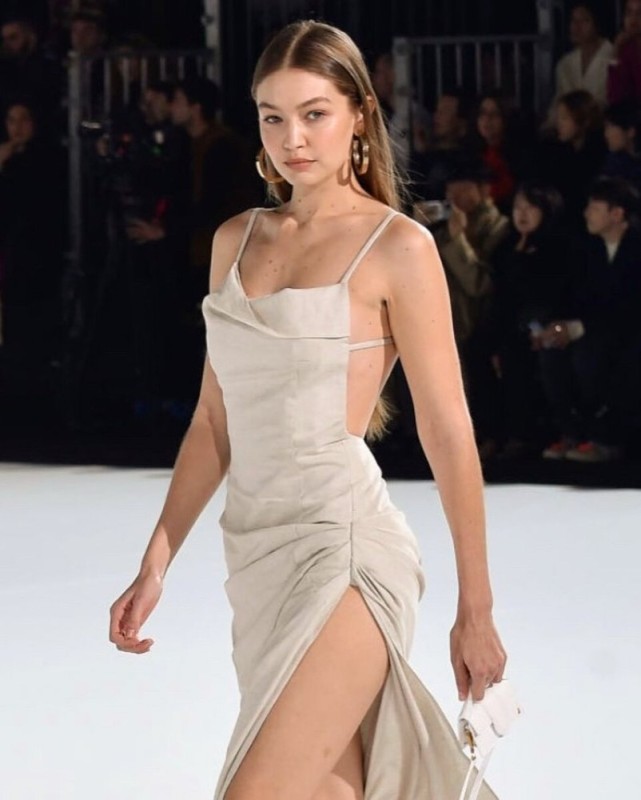 Create meme: Gigi Hadid jacquemus, Gigi Hadid show, Gigi Hadid