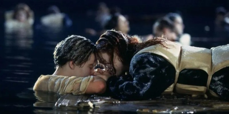 Create meme: Titanic scene, Titanic 1997, Titanic scene in the water