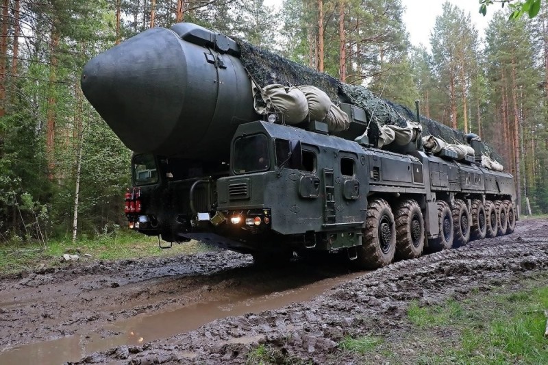 Создать мем: ракета тополь м, рвсн ярс, тополь ракетный комплекс