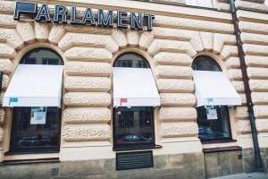 Создать мем: магазин sézane в париже, здание, ресторан samarkand чехия