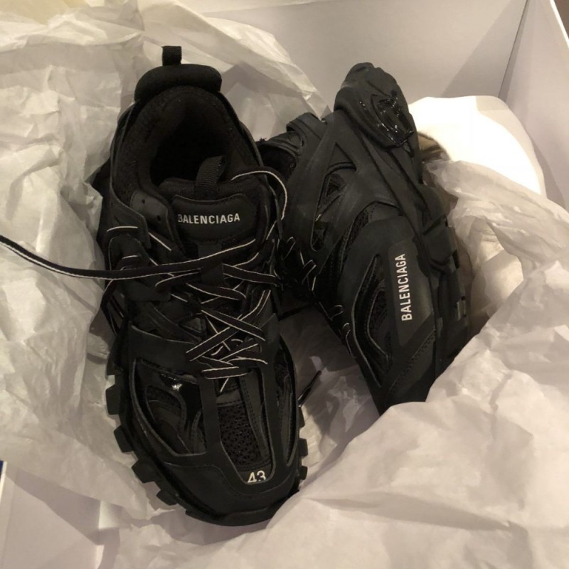 Create meme: balenciaga track, sneakers balenciaga, sports shoes