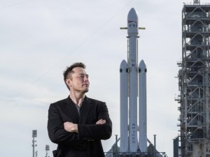 Создать мем: elon musk tesla, спутник starlink, илон маск spacex