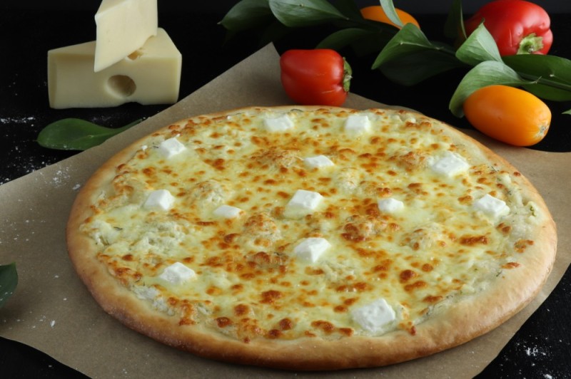 Create meme: pizza "four cheeses" (quattro formaggi), cheese pizza, pizza 4 cheese