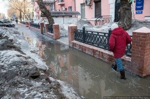 Создать мем: слякотная зима в питере, снег, Улица