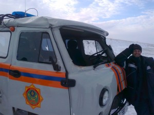 Создать мем: автомобиль скорой помощи, поисково-спасательного отряда кгку «спасатель», уаз мчс снег