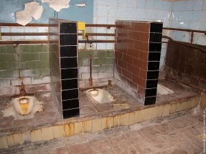 Создать мем: советский общественный туалет, туалет, грязный общественный туалет