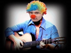 Создать мем: клоун с гитарой, высоцкий 60-е, песни нашего века