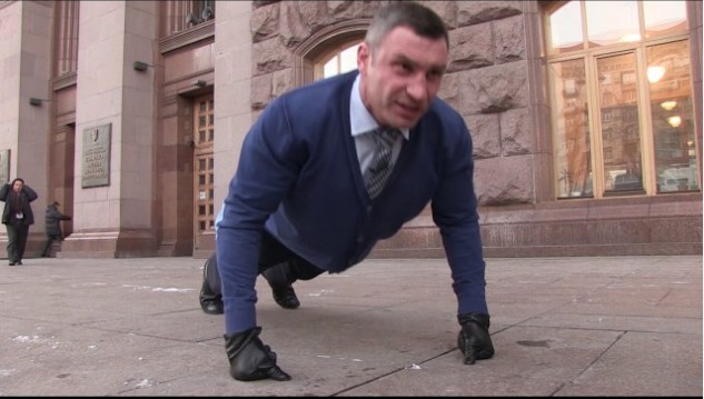 Create meme: Vitali Klitschko, the mayor of Kiev , Klitschko does push-ups