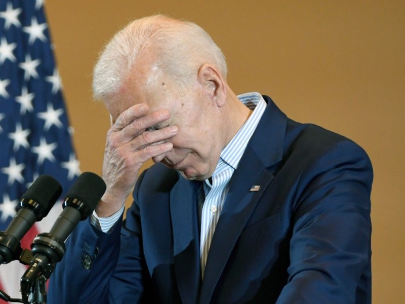 Создать мем: joe biden meme, байден смешной, байден юмор