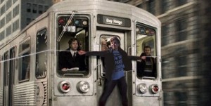 Создать мем: человек паук поезд, человек паук останавливает автобус, человек паук 2 2004 держит поезд