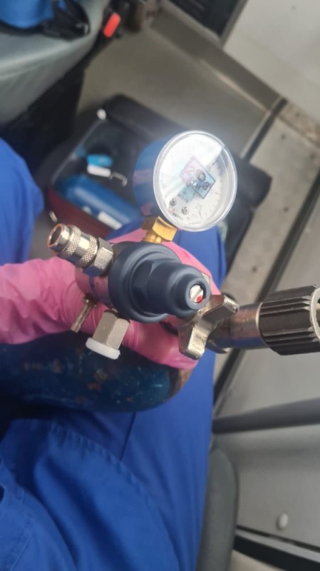 Create meme: air regulator with pressure gauge for jonnesway spray gun ACC-609 47570, pressure reducer, pressure regulator