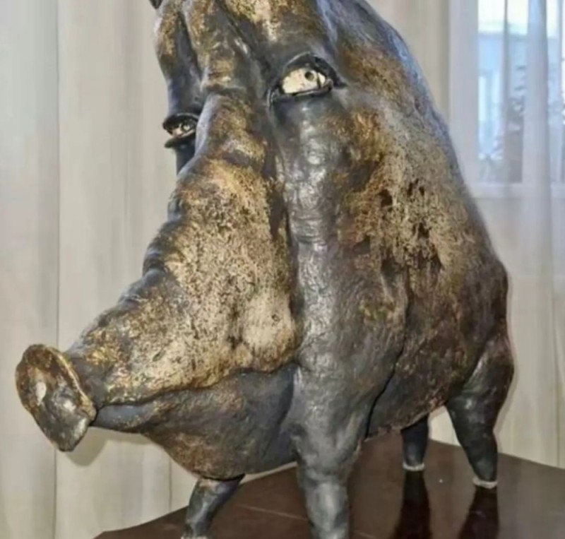 Create meme: bronze boar sculpture, boar sculpture, bull sculpture