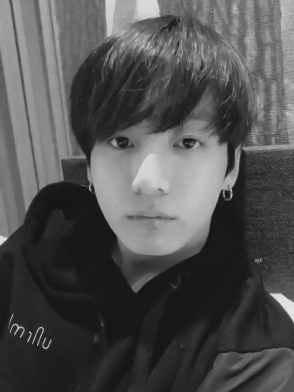 Создать мем: чонгук из bts, jungkook selca, чонгук