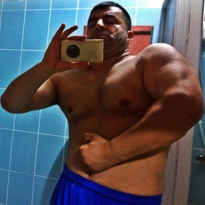 Создать мем: эдгар джон августин, люди, bulge selfie muscle