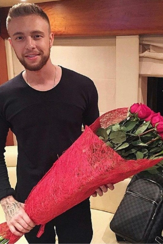 Create meme: egor creed with flowers, bachelor Egor Krid, egor creed with a bouquet