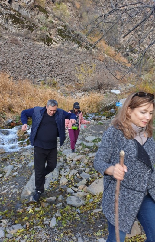 Создать мем: мискинджа село в дагестане, горы, дорога в тлярату