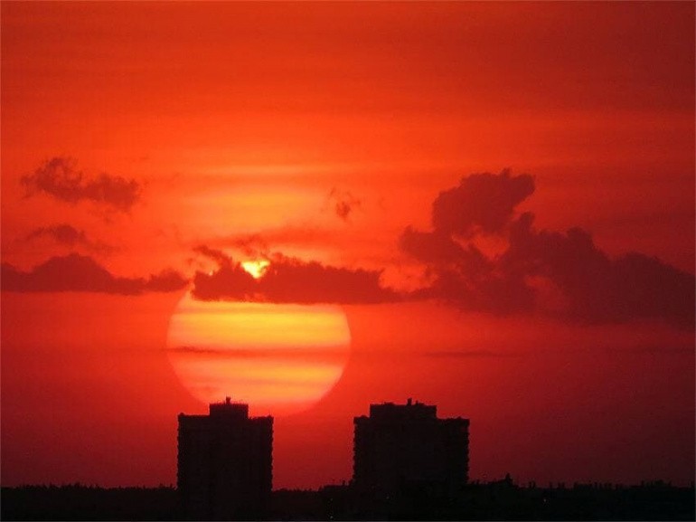 Create meme: sunset , sunset in the sky, dawn-dusk