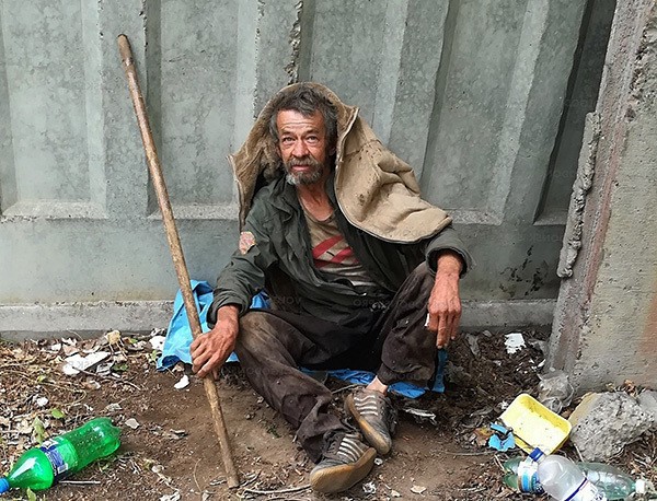 Create meme: bum bum, the homeless in Russia, homeless Bob