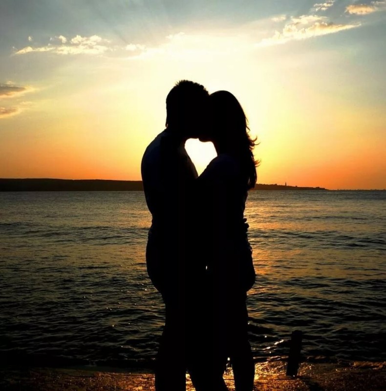 Create meme: romantic hugs, beautiful hugs, lovers at sunset
